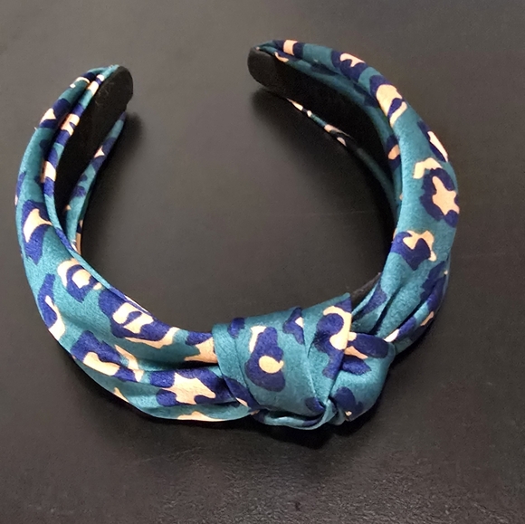 Green Leopard Print Knotted Headband - Picture 2 of 2